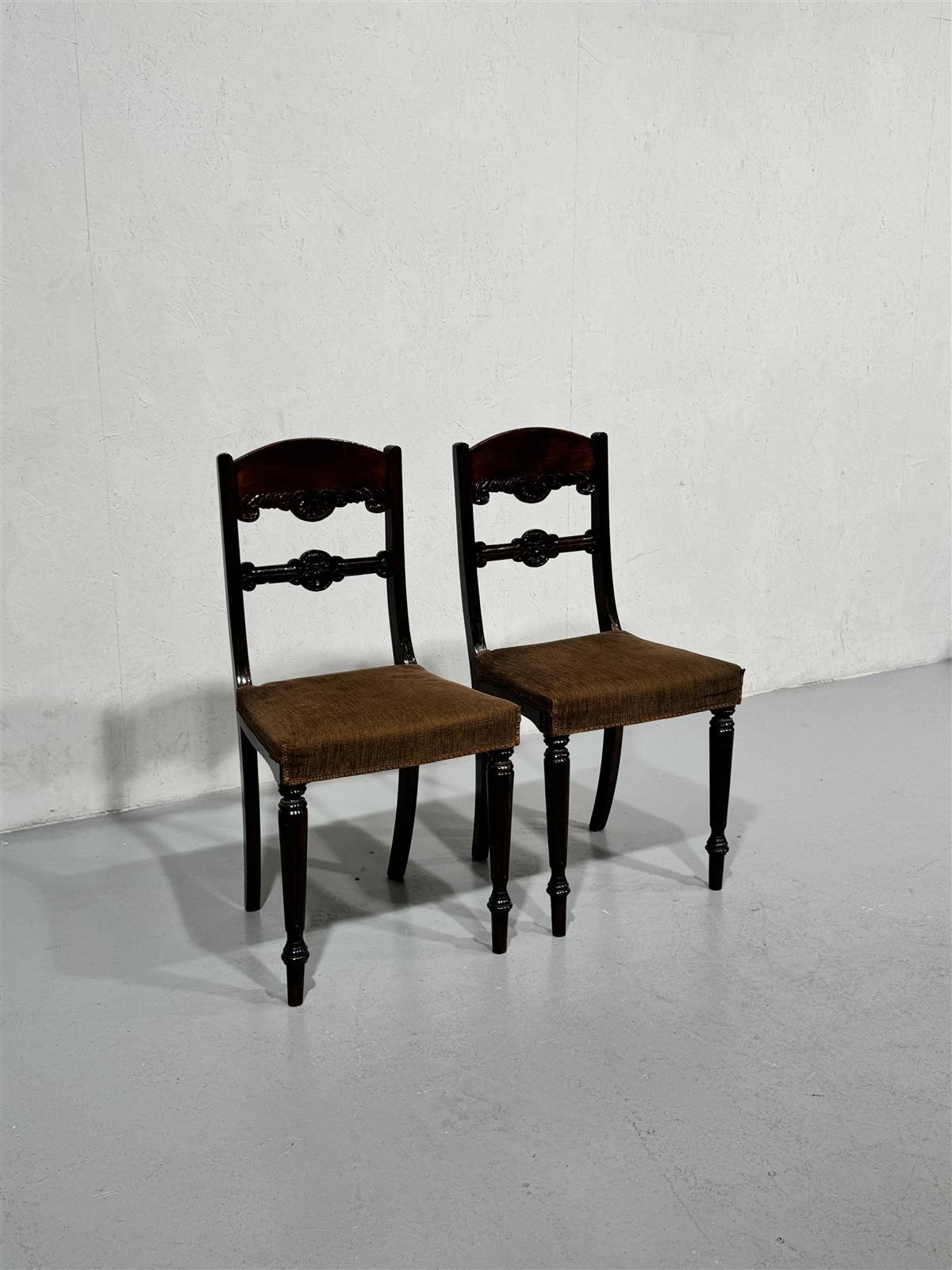 Vintage tuolit puu ruskeat (2 kpl)