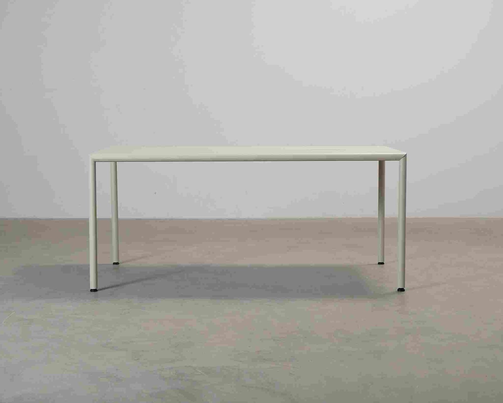 New Works May terassipöytä vaaleanharmaa