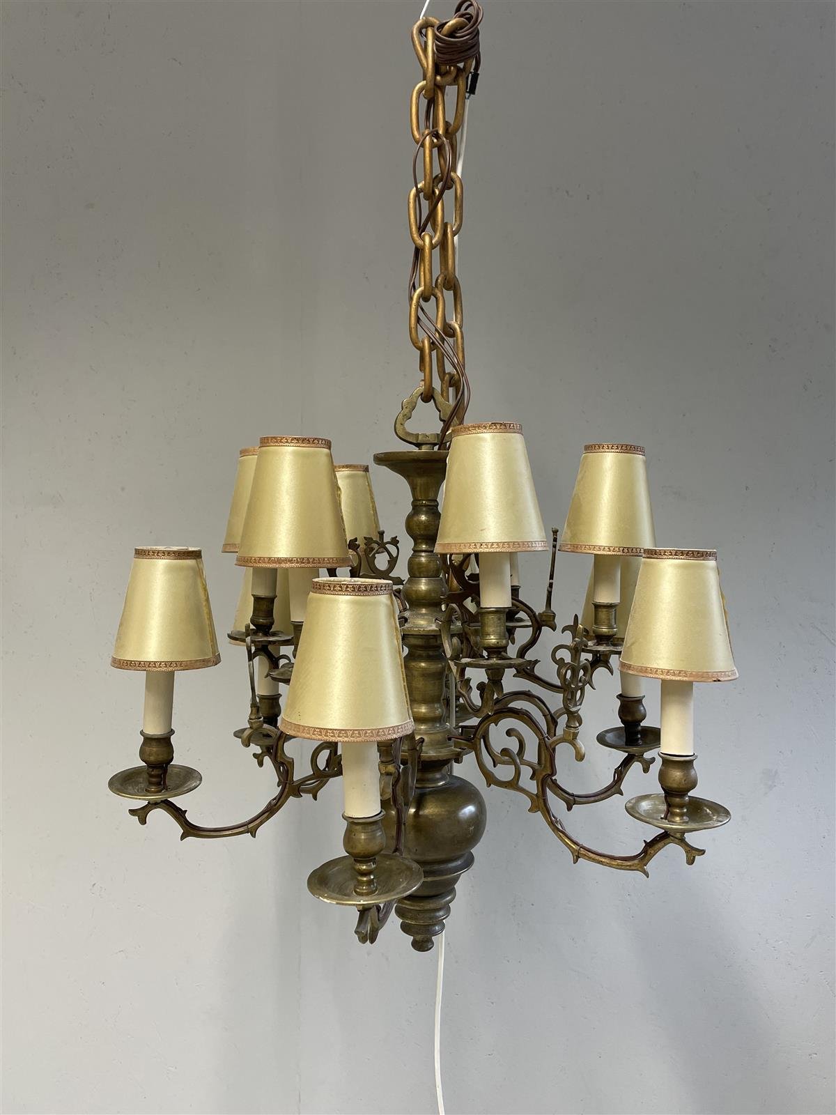 Vintage Barokkityylinen kattovalaisin 12-valopistettä