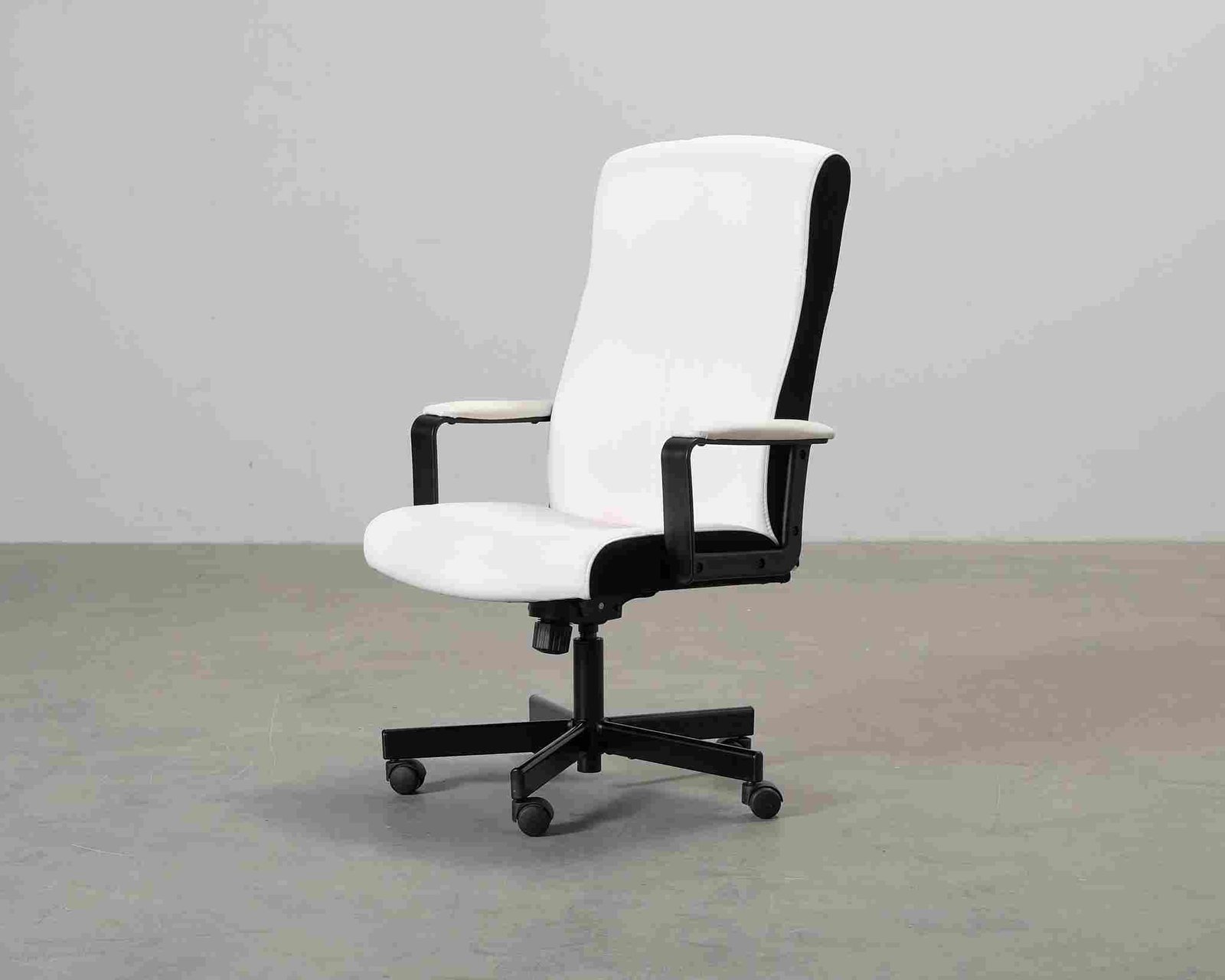 Toimistotuoli valkoinen / musta