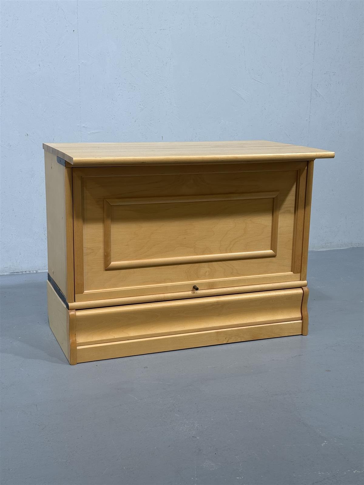 Boknäs mappivitriini salasokkelilla