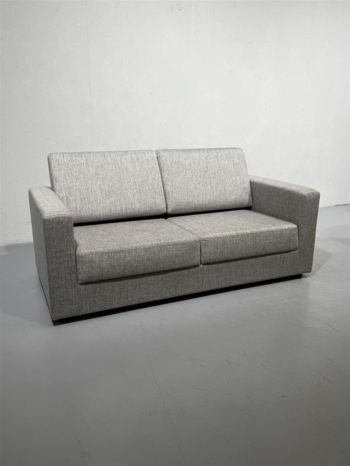 Vuodesohva 2 istuttava, harmaa