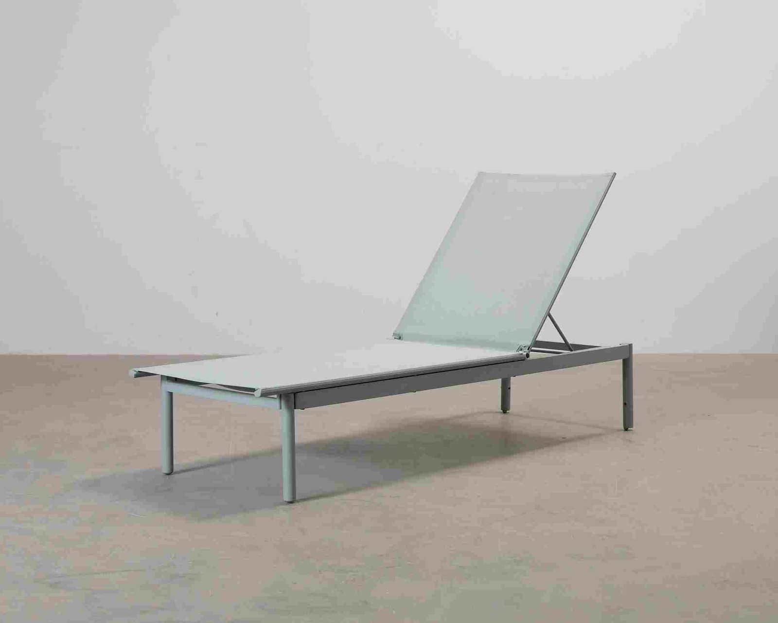 Forms & Objects Aiden aurinkotuoli harmaanvihreä