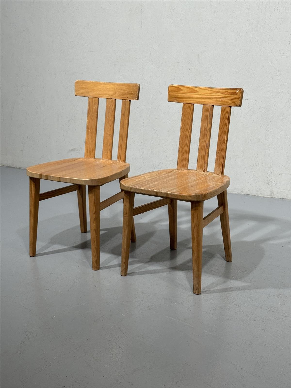 Keravan Puusepäntehdas talonpoikaistuolit (2 kpl) Werner West