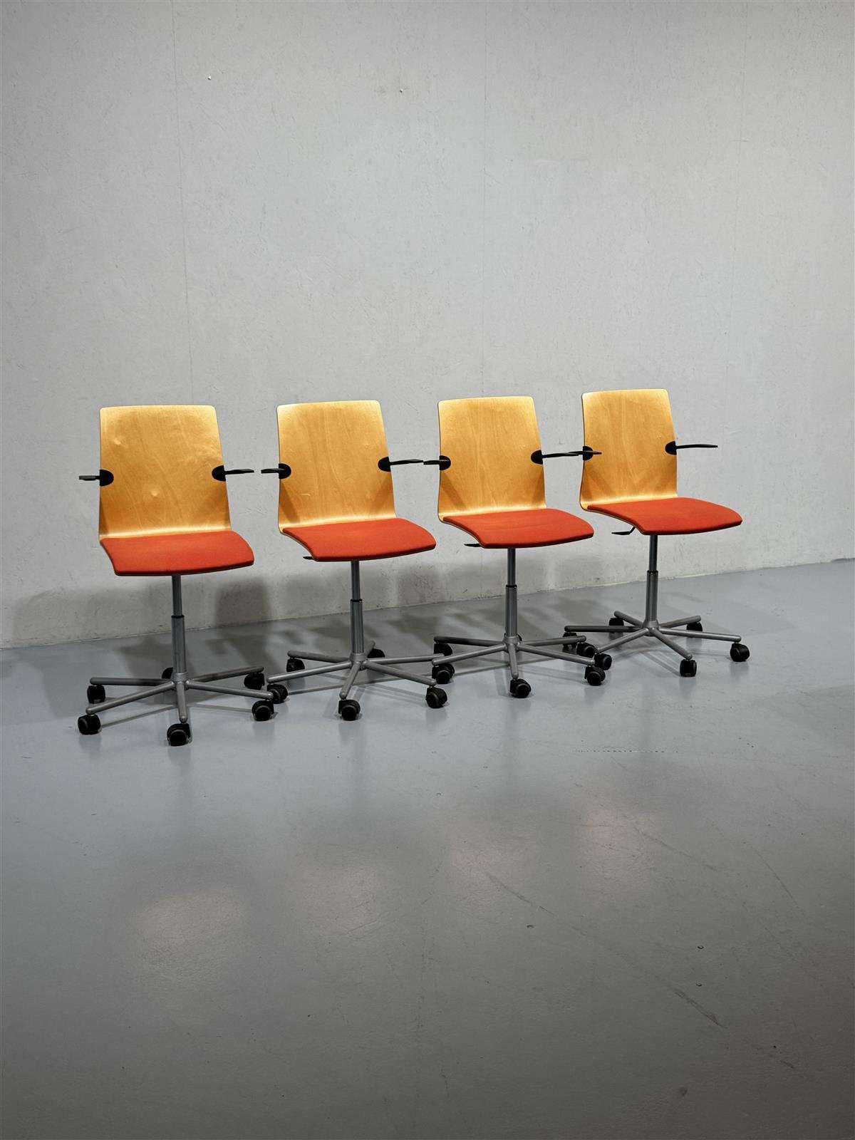 P.O. Korhonen toimistotuolit, oranssit (4 kpl)