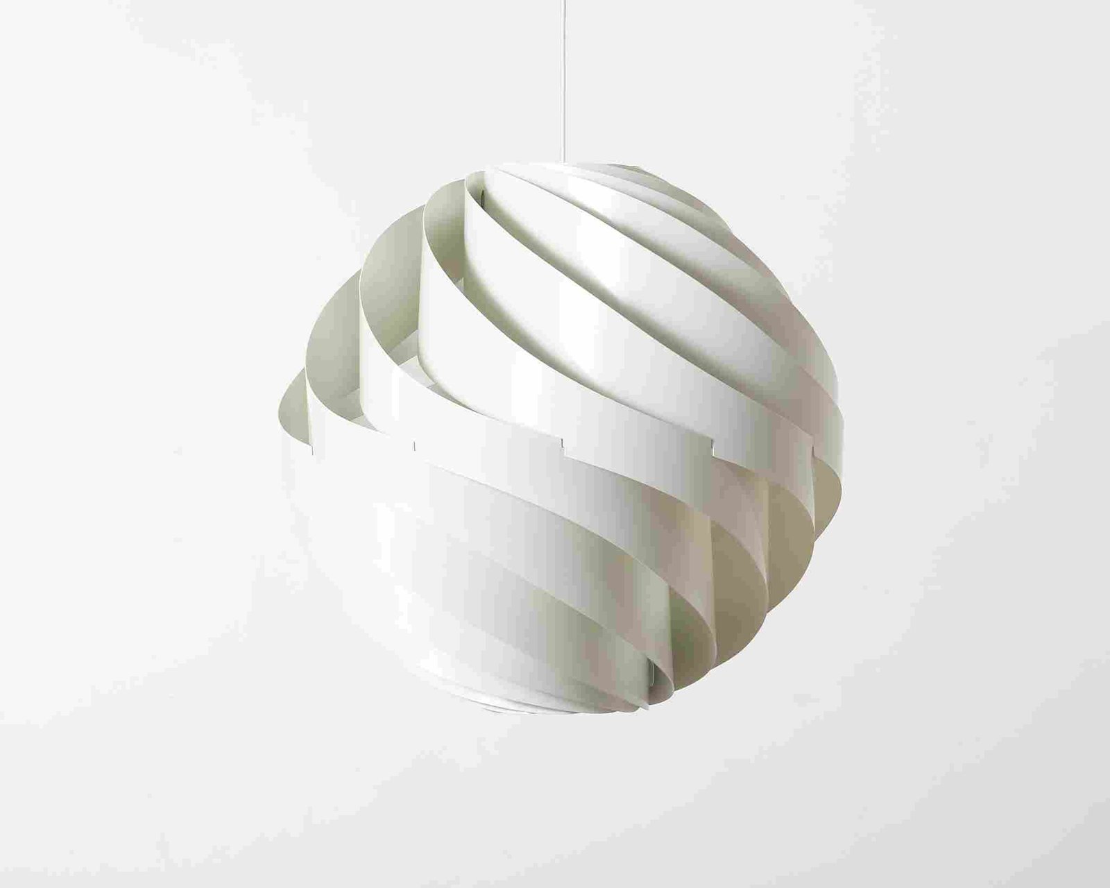 GUBI Turbo riippuvalaisin ø 62 cm valkoinen