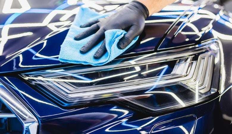 Auton tehopesu ja vahaus sisäpuhdistuksella tai ilman | jopa -43 % | Espoo, Kilo