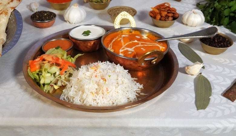 Butter Chicken, Palak Paneer tai molemmat | Alk. 14,90 € | Vantaa, Tikkurila - Butter Chicken tai Palak Paneer