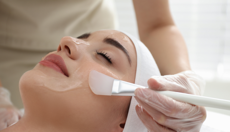 Happokuorinta ja kasvohoito | -31 % | Helsinki, Malmi