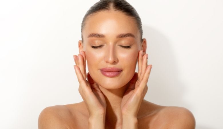 Kiinteyttävä ja ikääntymistä estävä kasvohoito | jopa -43 % | Helsinki, Etu-Töölö - Kiinteyttävä ikääntymistä estävä hoito min