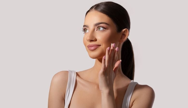 Täyteainehoito poskipäille tai leukalinjalle 1 tai 2 ml | Jopa -43% | Helsinki, Hietalahti