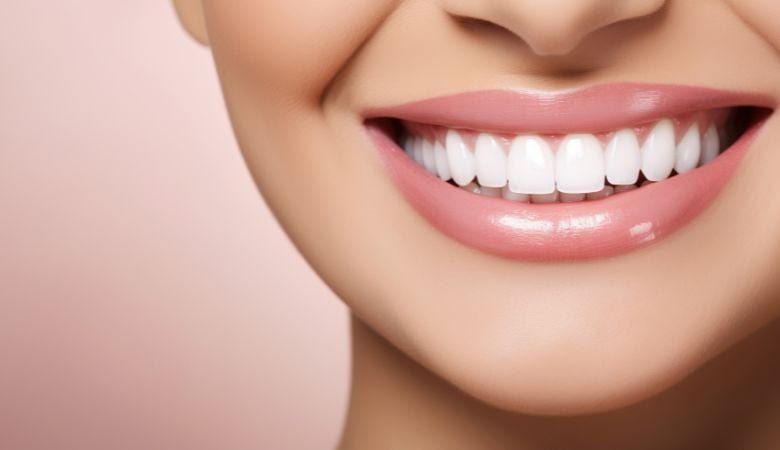 Soodapuhdistus tai hammaskiven poisto sekä hammas- ja ienterveyden arvio | jopa -49 % | Tallinna - Hammaslääkärin tekemä soodapuhdistus sekä hammas- ja ienterveyden arvio