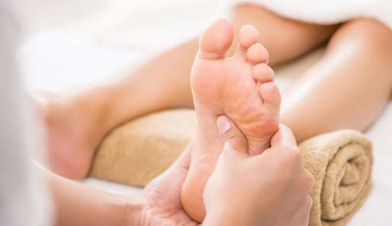 Rentouttava jalkahieronta ja niska-hartiahieronta | jopa -41 % | Helsinki, Etu-Töölö Rentouttava jalkahieronta ja niska-hartiahieronta