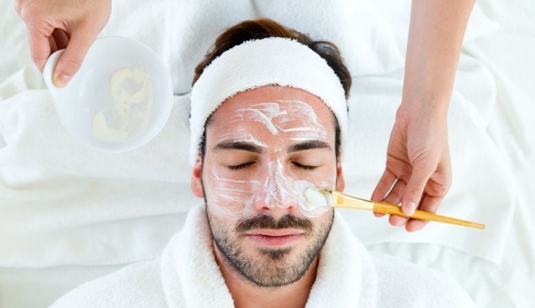 Hemmotteluhoito miehille – spa-kasvohoito ja jalkahieronta | -44 % | Helsinki, Kamppi - Hemmotteluhoito miehille - Spa-kasvohoito ja jalkahieronta