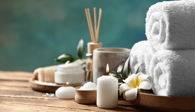 Hemmottelupaketti, sis. kasvohoidon, kuumakivi- ja päähieronnan | -58 % | Helsinki, Hakaniemi