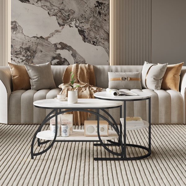 Kaksiosainen sohvapöytäsetti - säilytyshyllyillä - valkoinen marmorikuviointi - mustat metallijalat