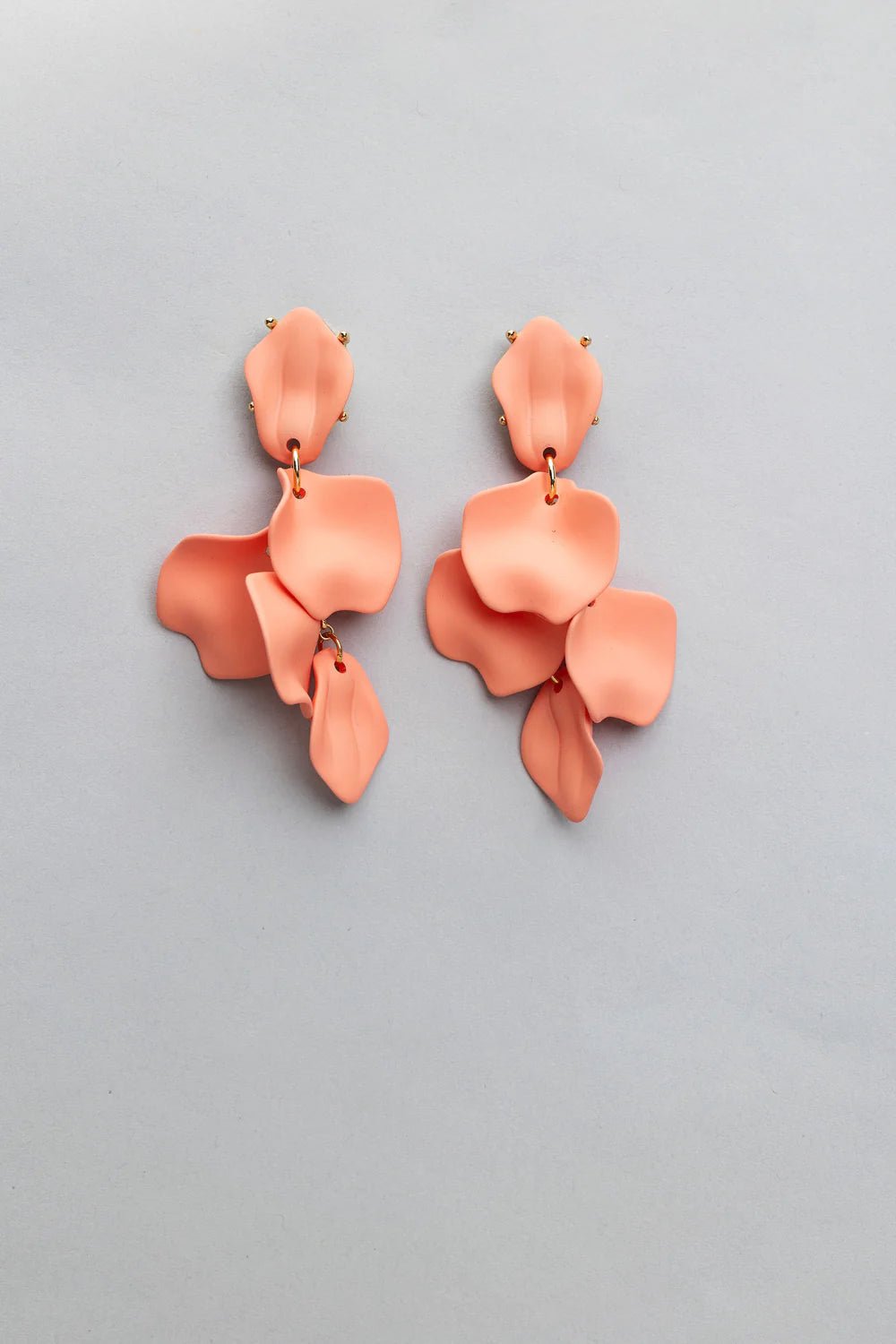 Bow 19 korvakorut, LEAF EARRING Koralli