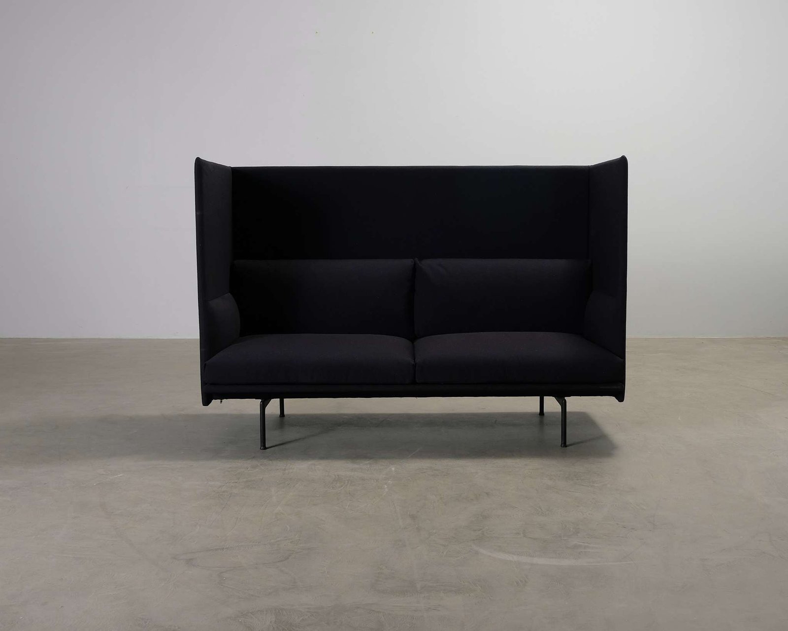 Muuto Outline Highback 2-istuttava sohva tummansininen