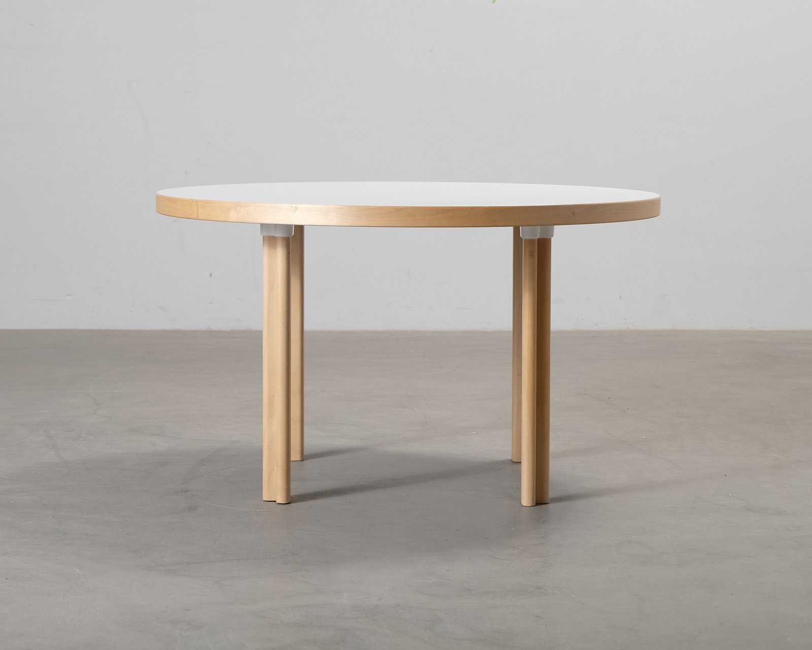 Artek Aalto ruokapöytä ø 120 cm valkoinen / koivu