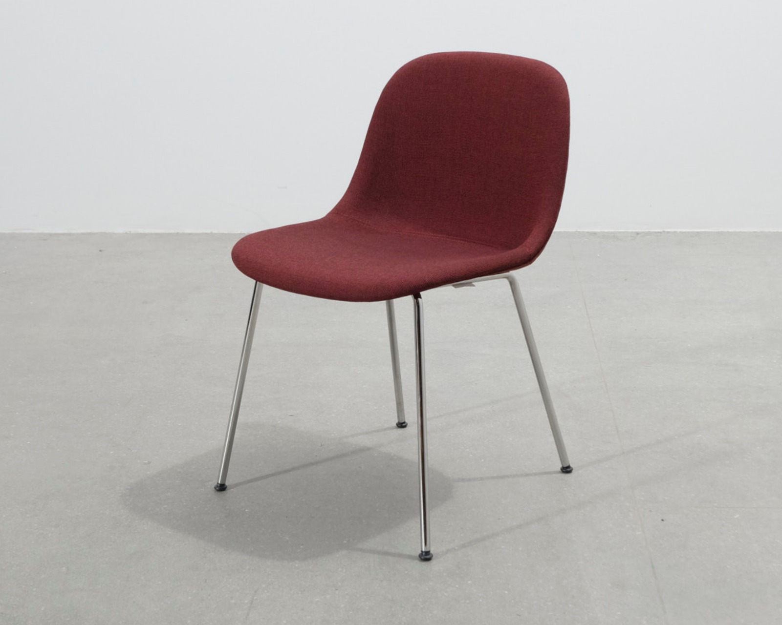 Muuto Fiber Side tuoli punainen