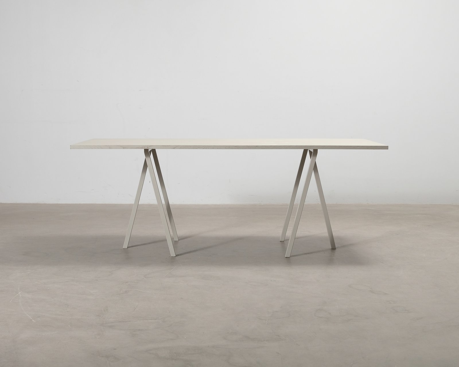 Hay Loop Stand pöytä beige