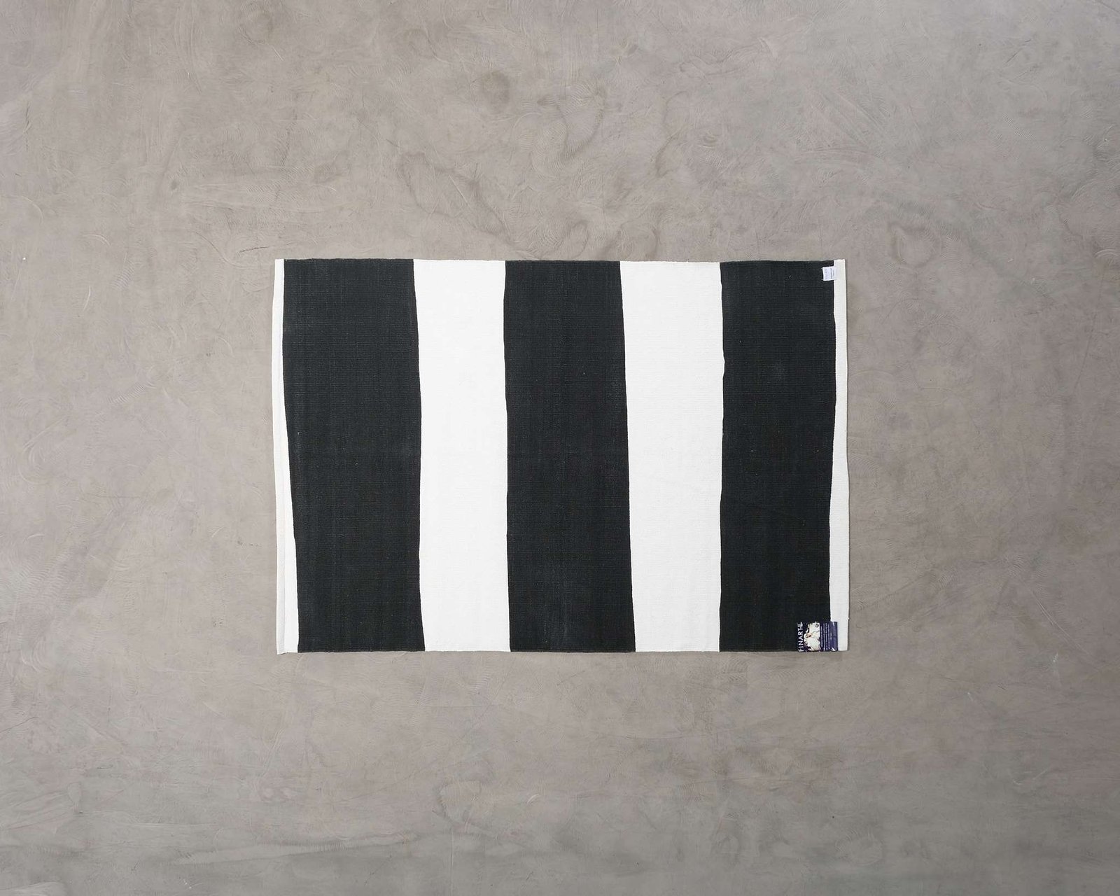 Finarte Stripe matto musta 140 x 200 cm