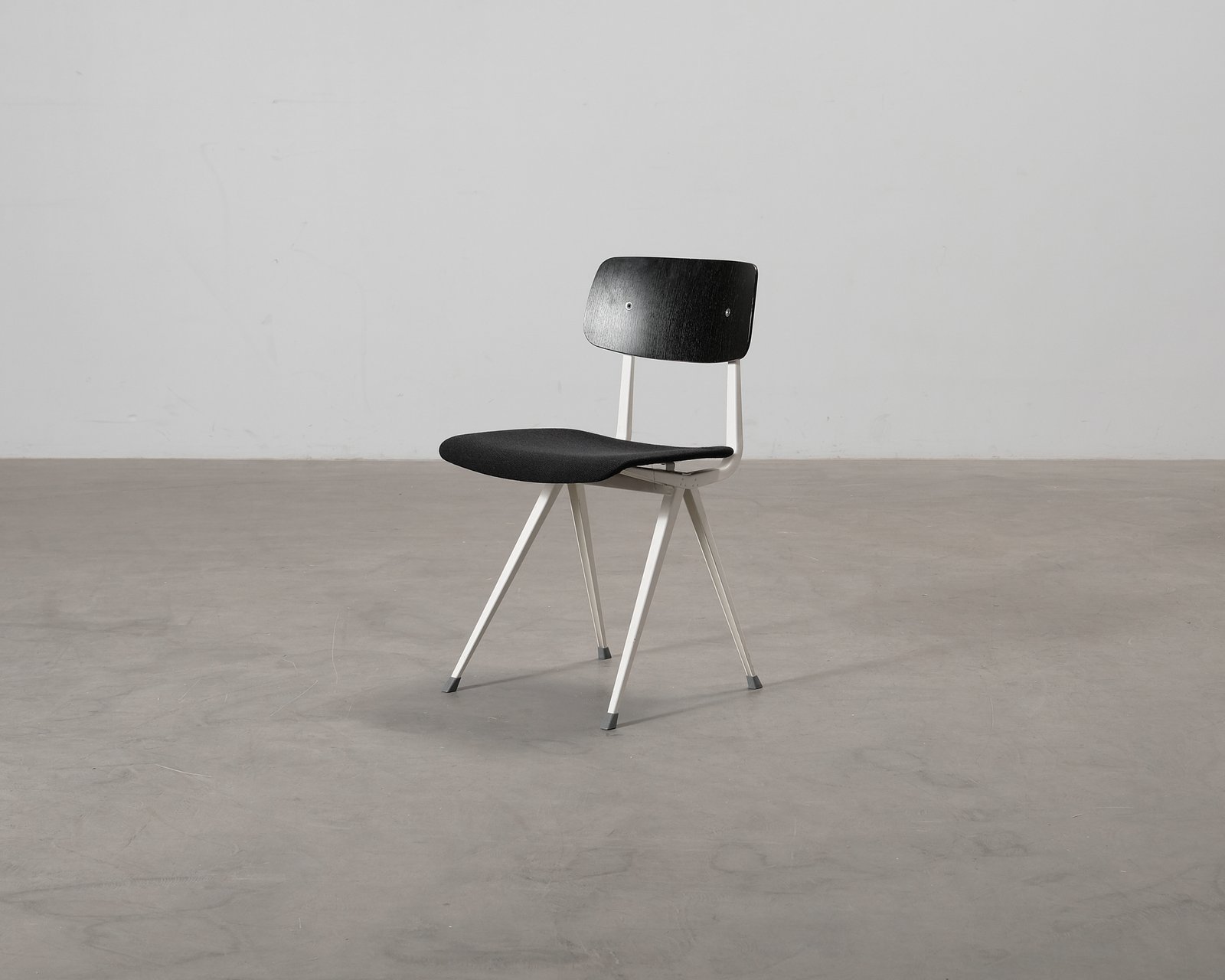 HAY Result tuoli musta / valkoinen