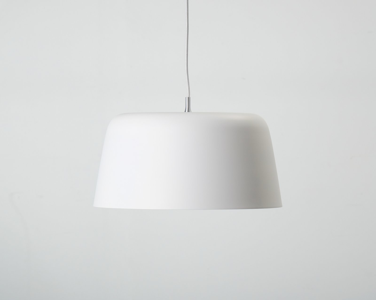 Normann Copenhagen Tub riippuvalaisin valkoinen ø 44 cm