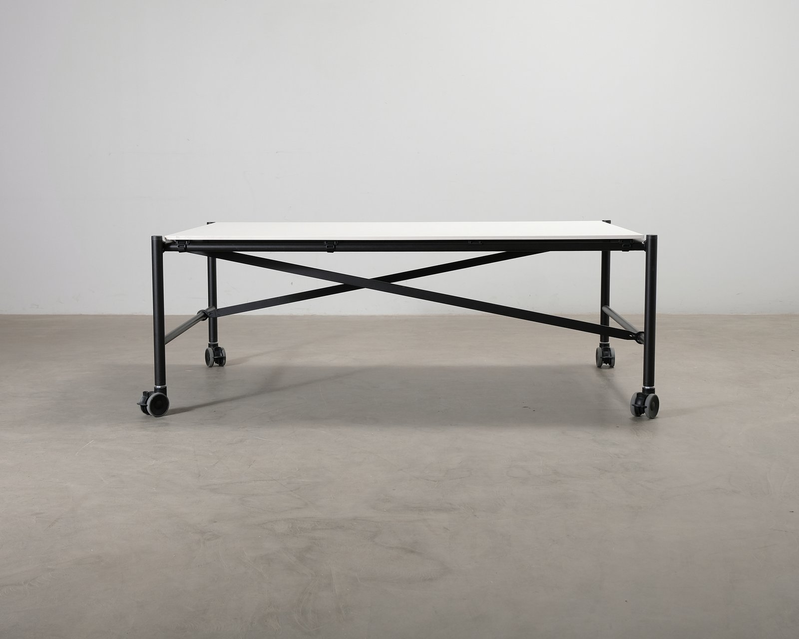 Vitra Comma pöytä 120 x 200 cm valkoinen / musta