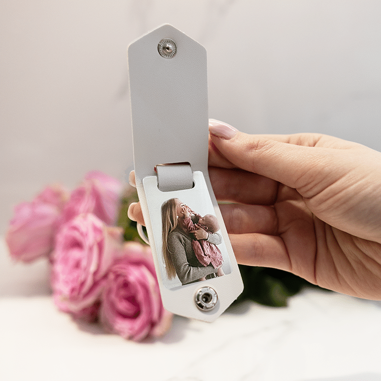 Avaimenperä valokuvalla, lahja äidille Valkoinen