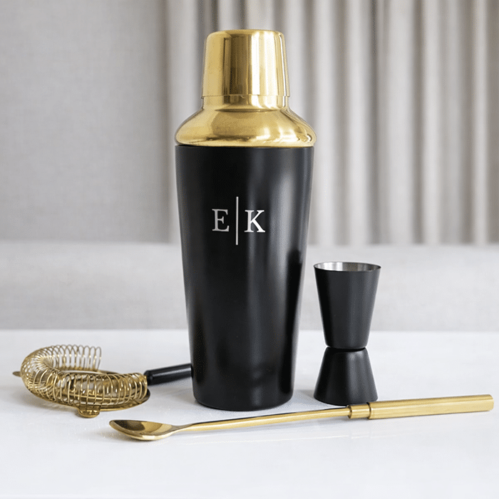 Cocktail -setti kaiverruksella