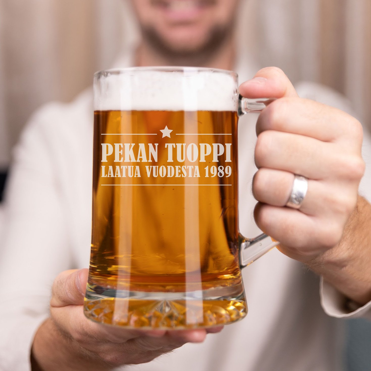 Oluttuoppi kaiverruksella