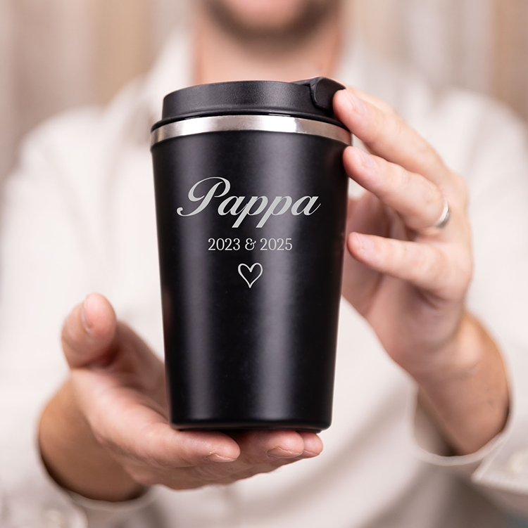Termosmuki kaiverruksella, pappa Musta