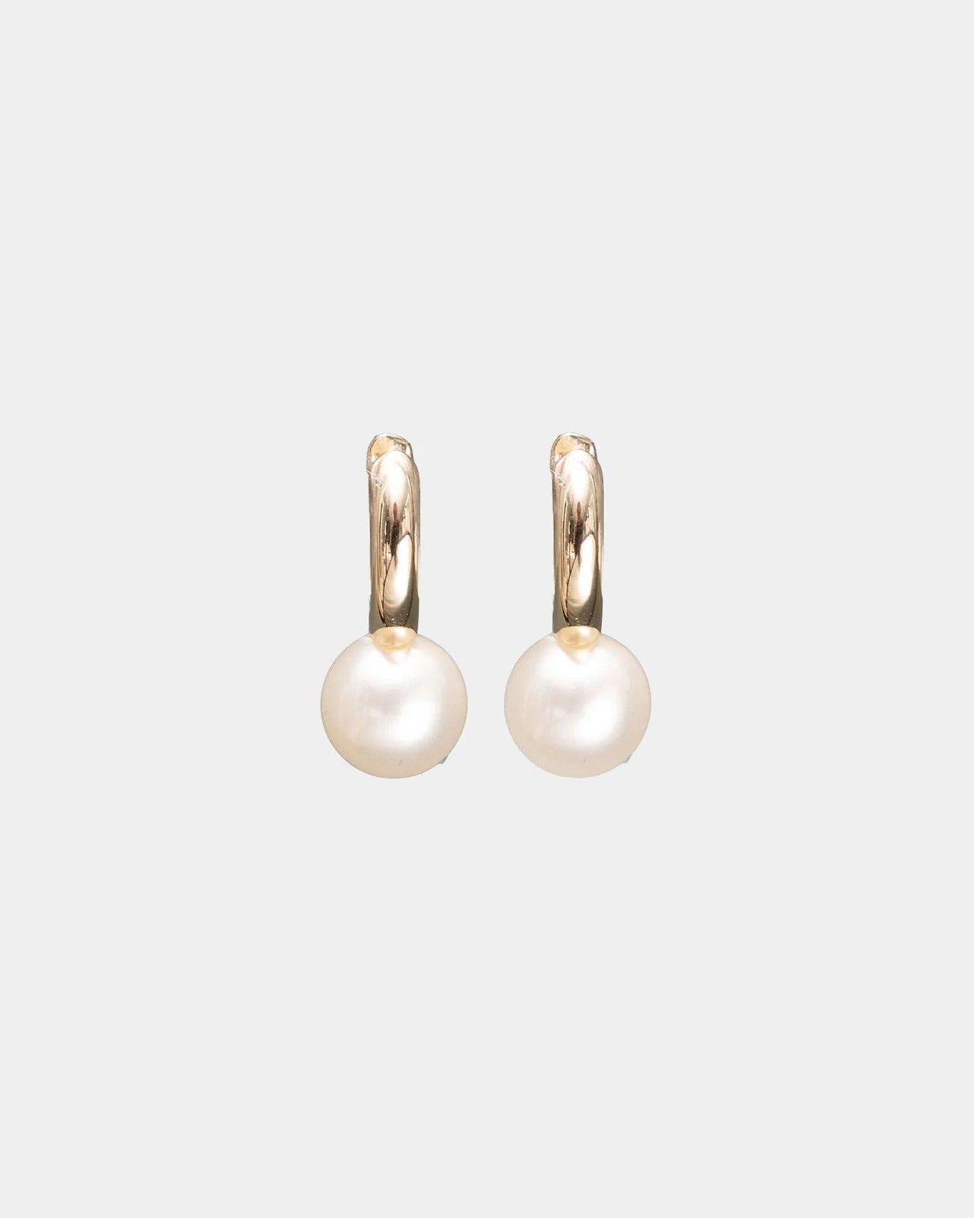 Bow 19 naisten korvakorut Amelie Pearl Hoops, valkoinen