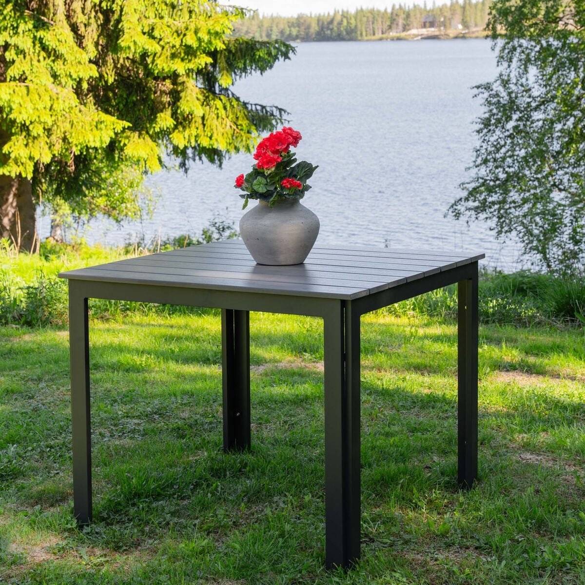 Brafab Patio aintwood ruokapöytä 91,5x91,5 antrasiitti/harmaa