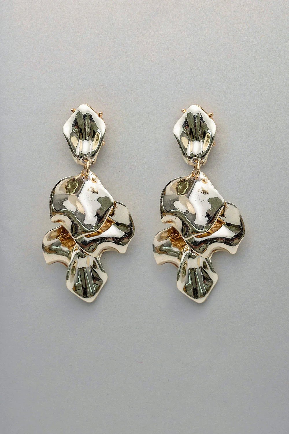 Bow 19 korvakorut Leaf Earring, kullankeltainen