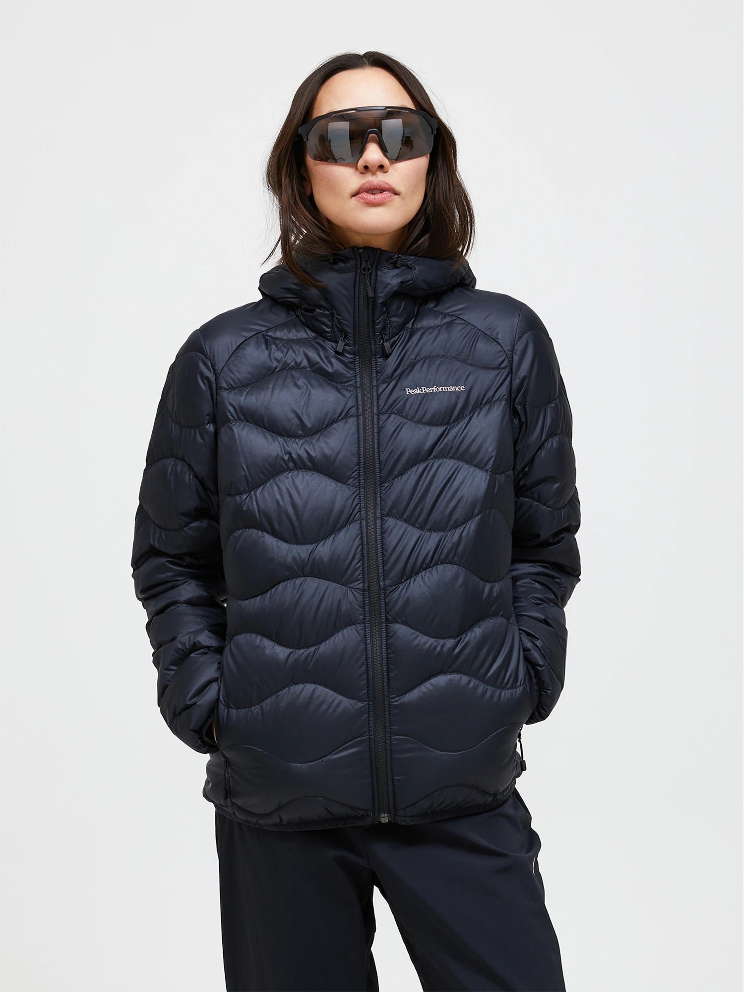 Peak Performance Naisten Kevytuntuvatakki, W Helium Down Hood Jacket Musta
