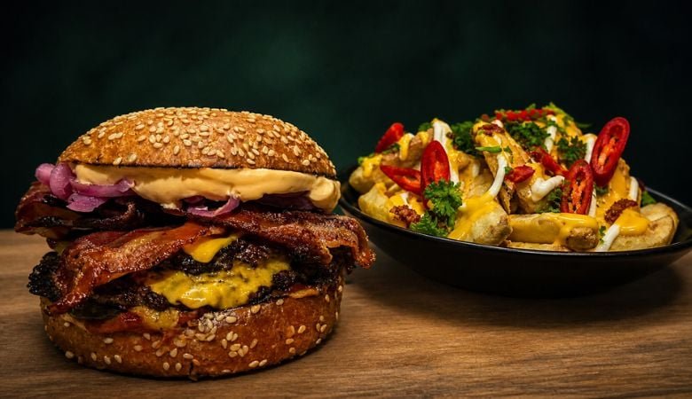 The Cliff – Premium smashburger ja valitsemasi lisuke | -32 % | Helsinki, Kallio - Premium smashburger ja valitsemasi lisuke