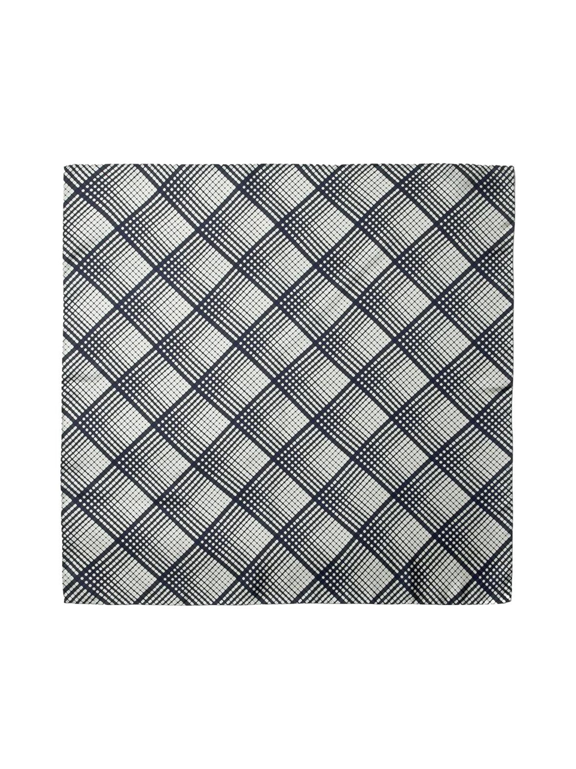Ruudullinen silkkihuivi