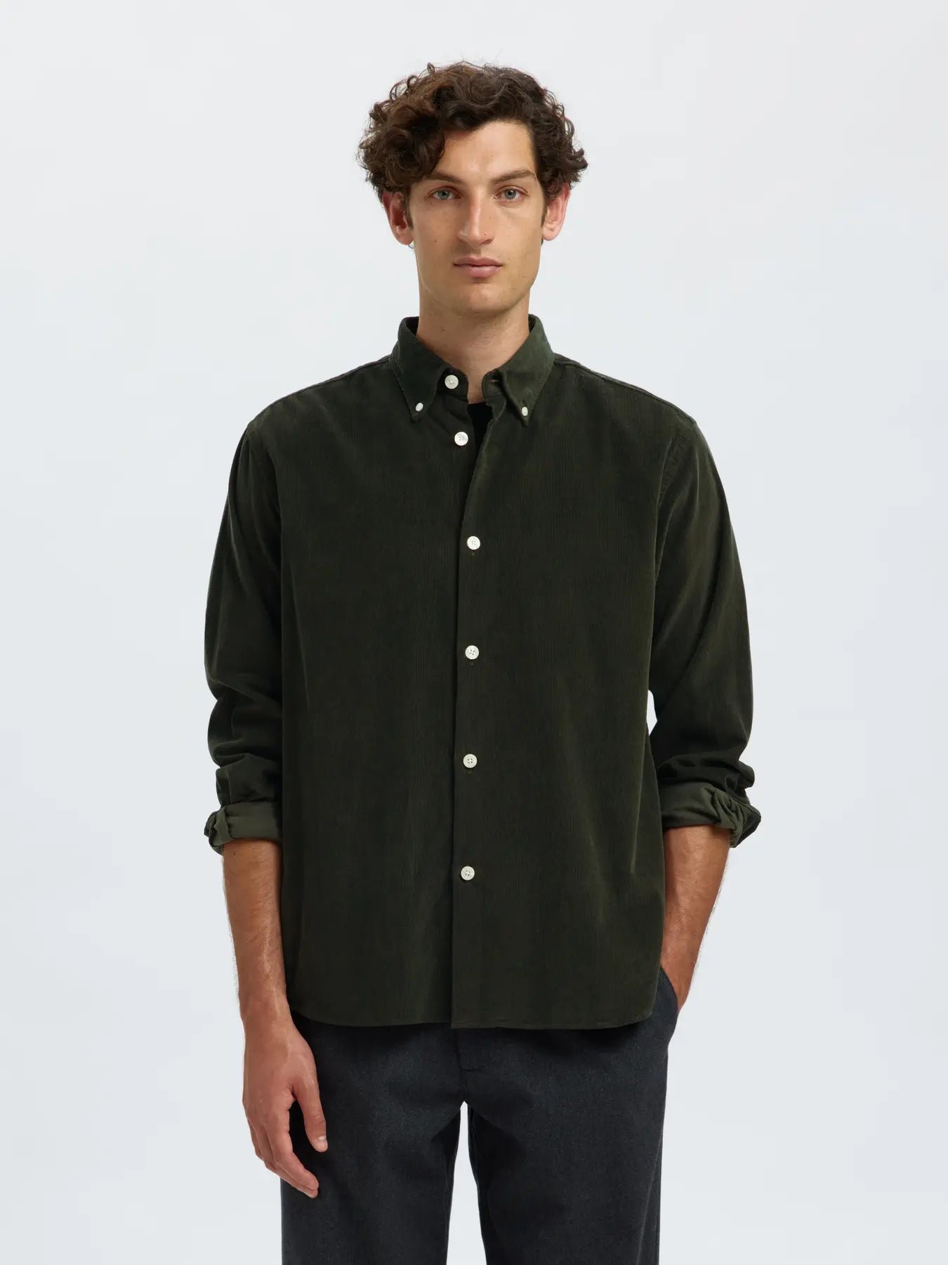 Selected Miesten Kauluspaita K REG DANNI CORD BD LS SHIRT Deep Forest