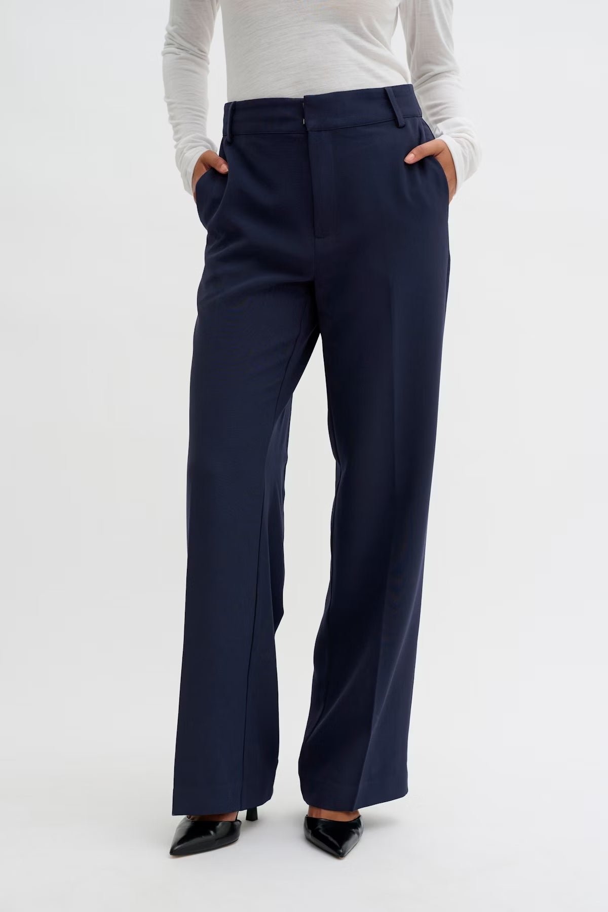 MY ESSENTIAL WARDROBE naisten housut,THE TAILORED PANT Tummansininen