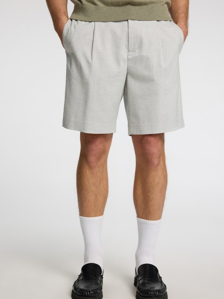 Selected miesten shortsit, REGULAR LEROY PLEAT SHORTS Vaaleanharmaa