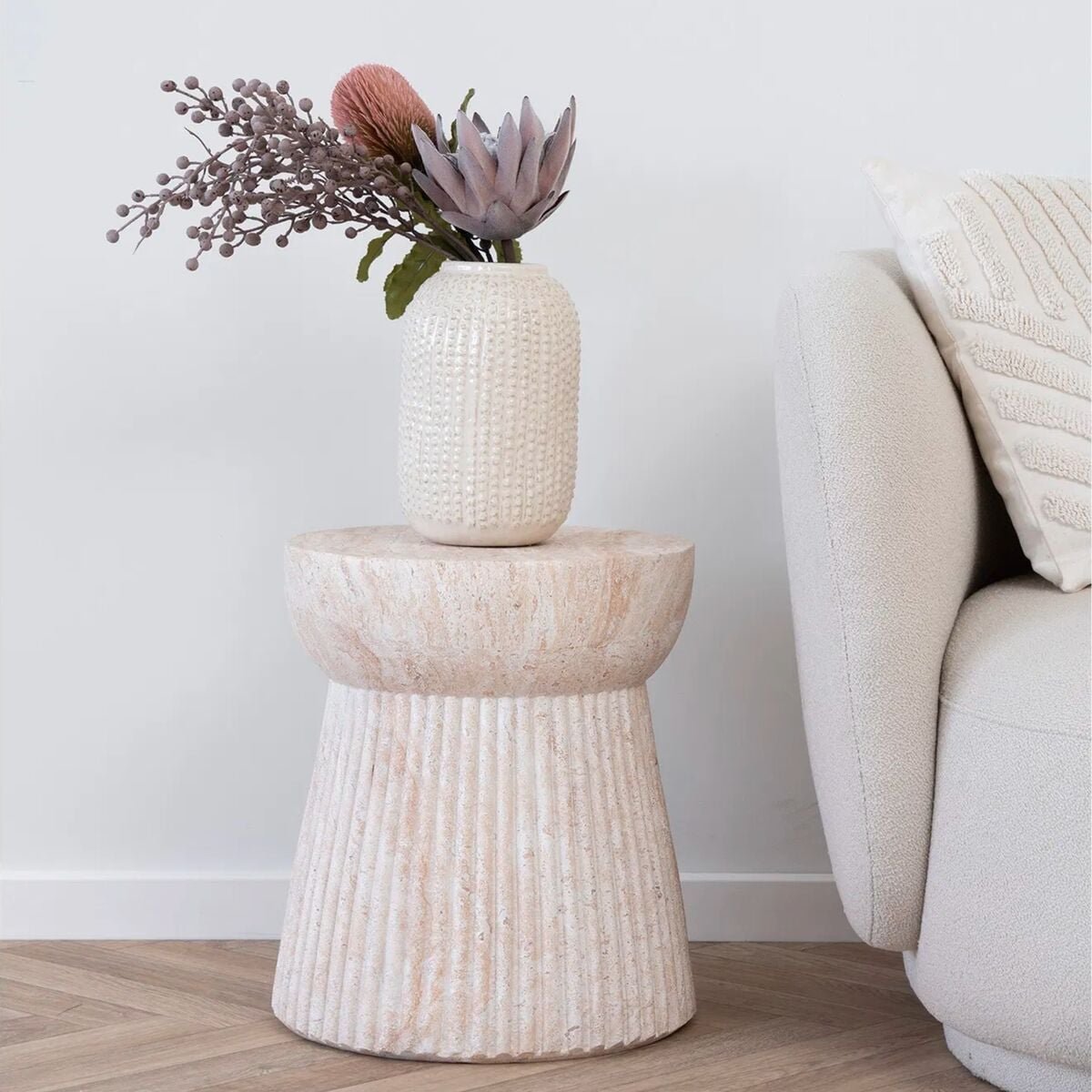 House Nordic Bonn muoto apupöytä sisä- ja ulkoköyttöön Ø37 cm beige