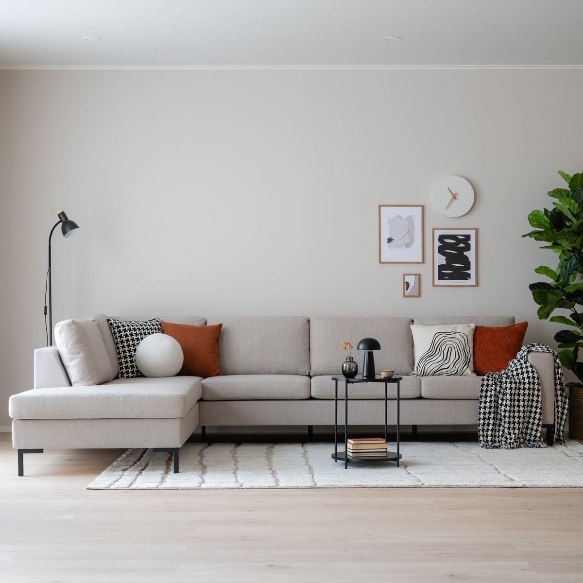 Toronto XL-avokulmasohva vasen, hiekka hygge 10, jalka musta metalli