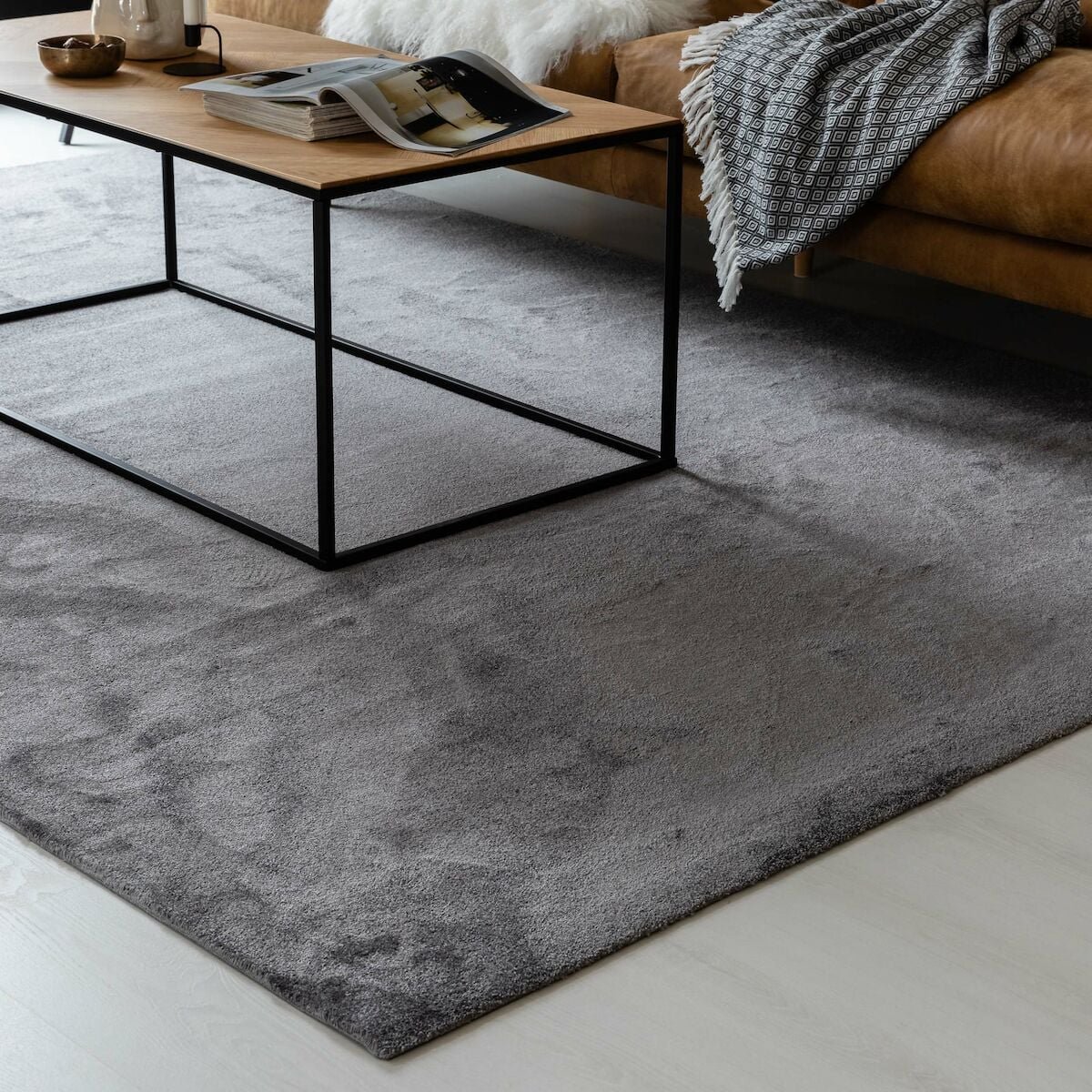 VM Carpet Hattara matto kantattu 160x230 cm tummanharmaa