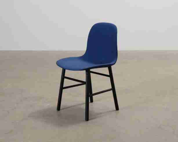 Normann Copenhagen Form tuoli sininen