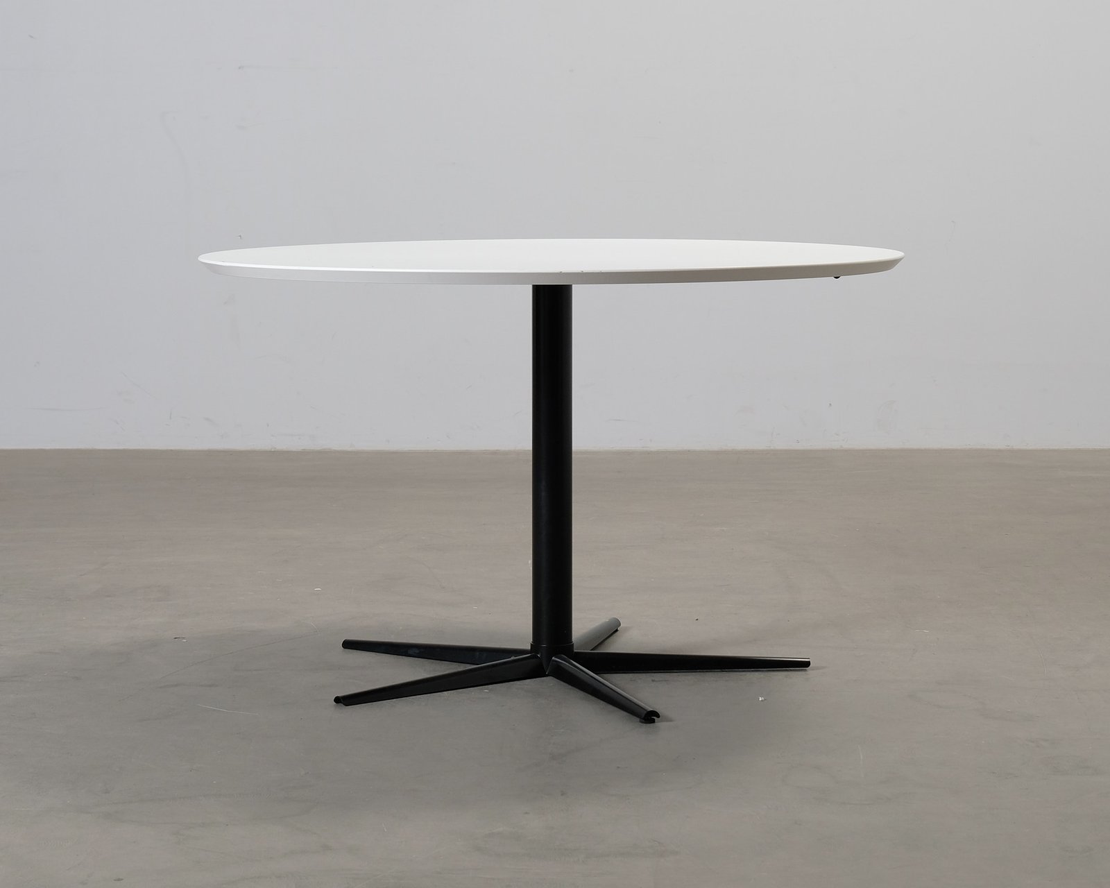 Sofacompany Allie ruokapöytä ø 120 cm valkoinen / musta
