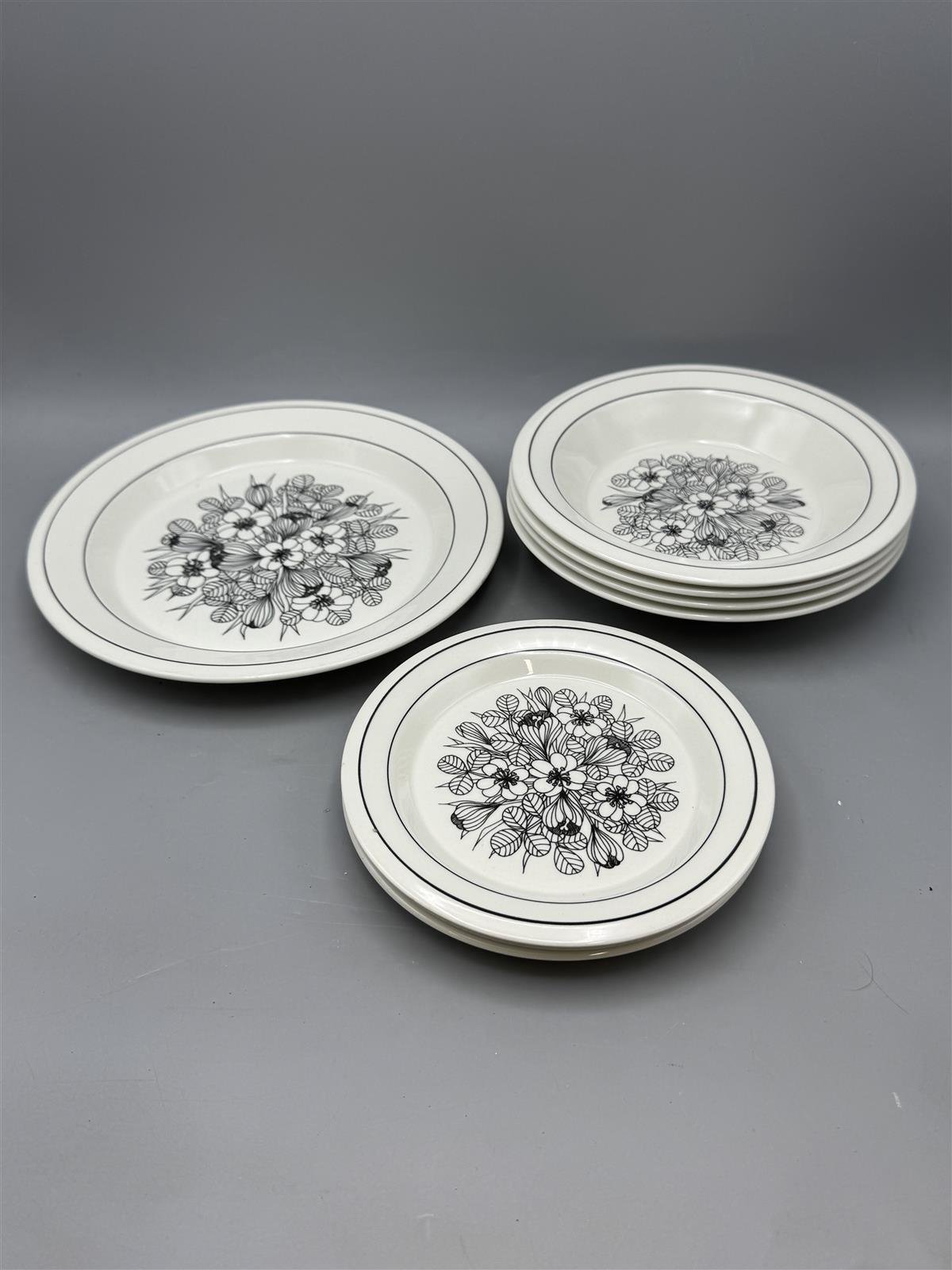 Arabia Krokus lautas setti (1+3+4)