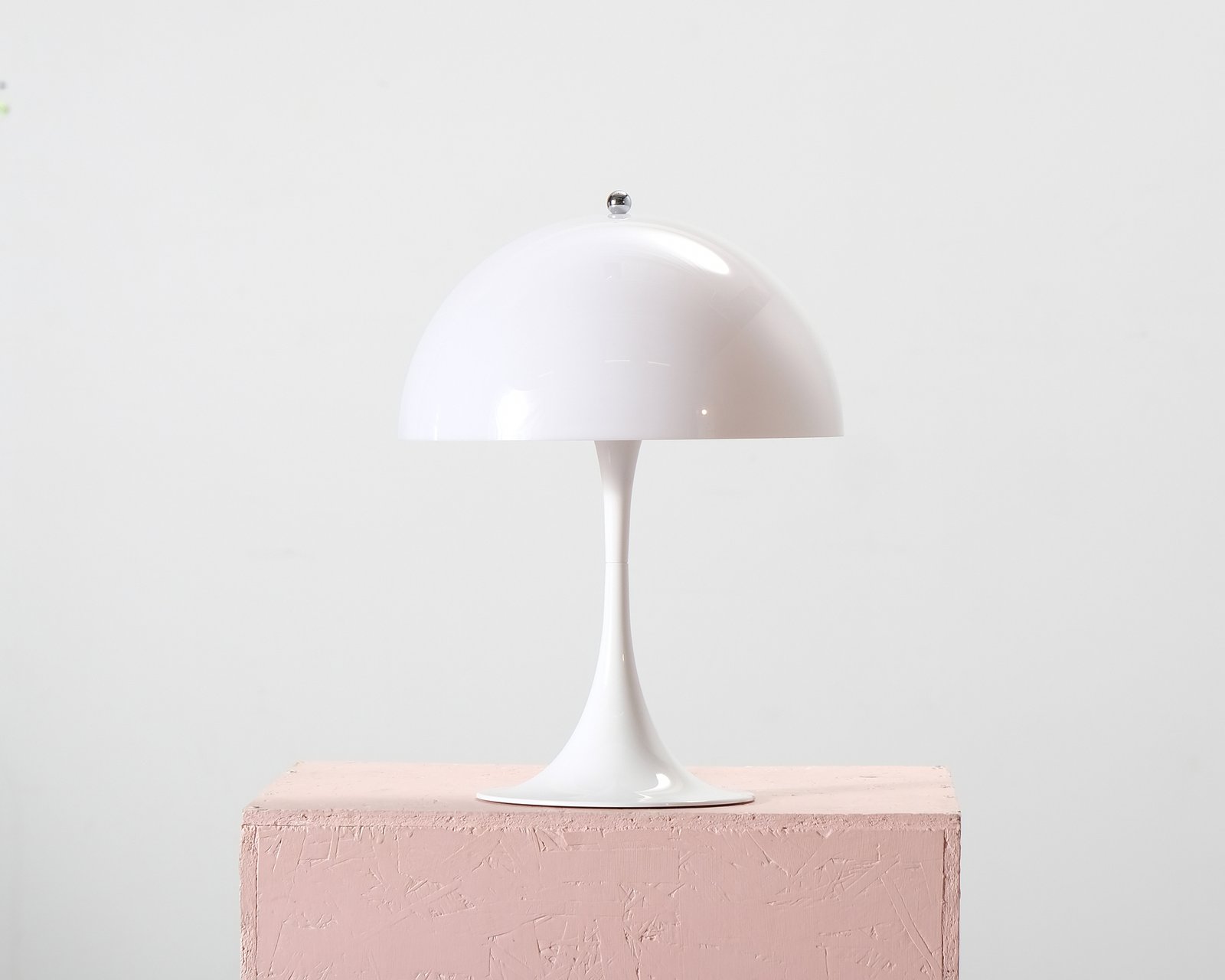 Louis Poulsen Panthella 320 pöytävalaisin Opal White