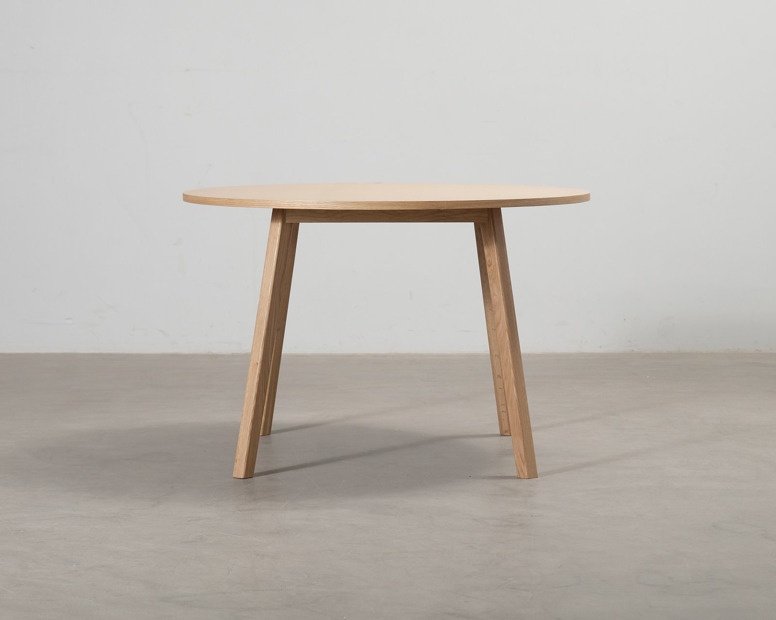Hübsch Ground pöytä ø 115 cm tammi